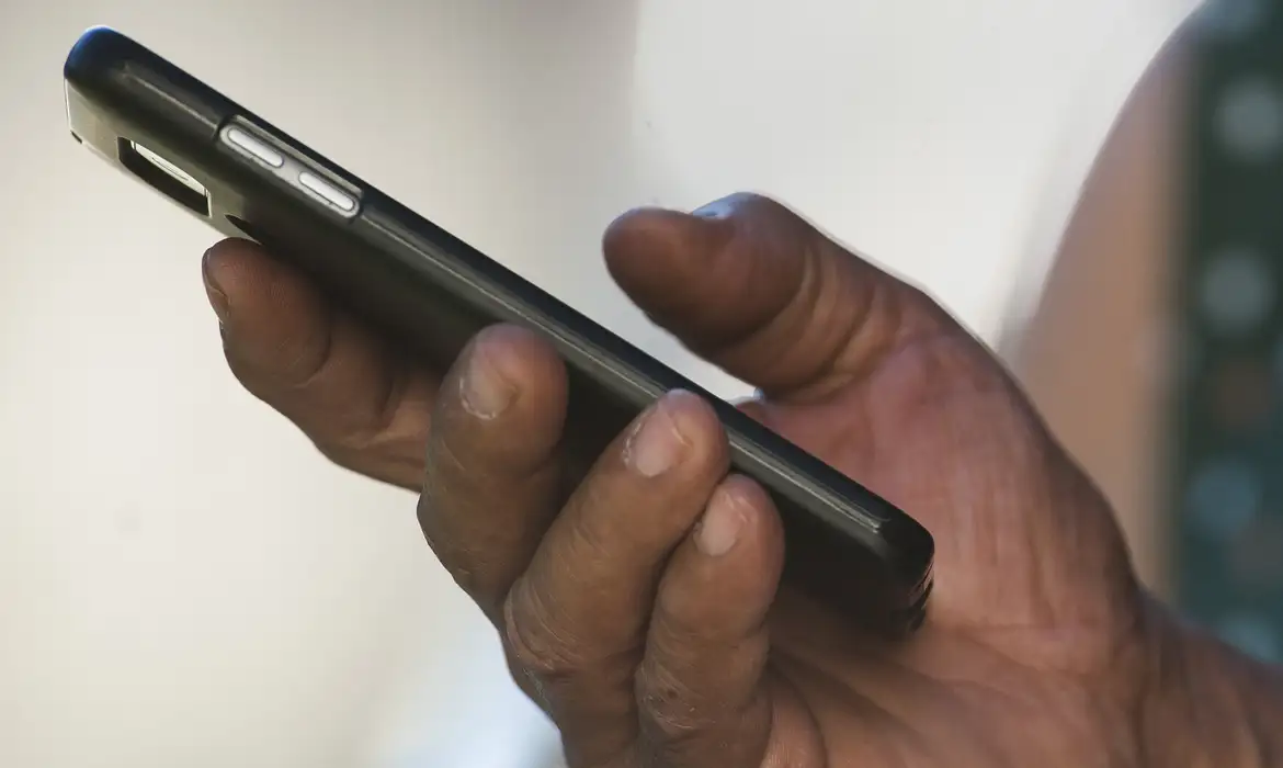 Operação Rastreio devolve celulares roubados a seus donos no RJ